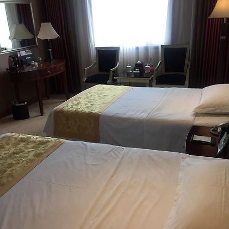 Yunheng Hotel Neijiang Екстериор снимка