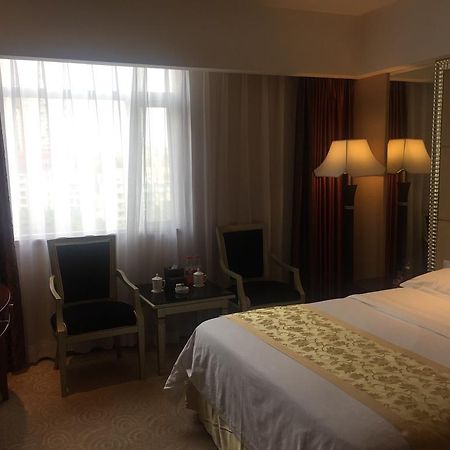 Yunheng Hotel Neijiang Екстериор снимка