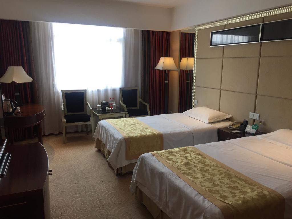 Yunheng Hotel Neijiang Екстериор снимка