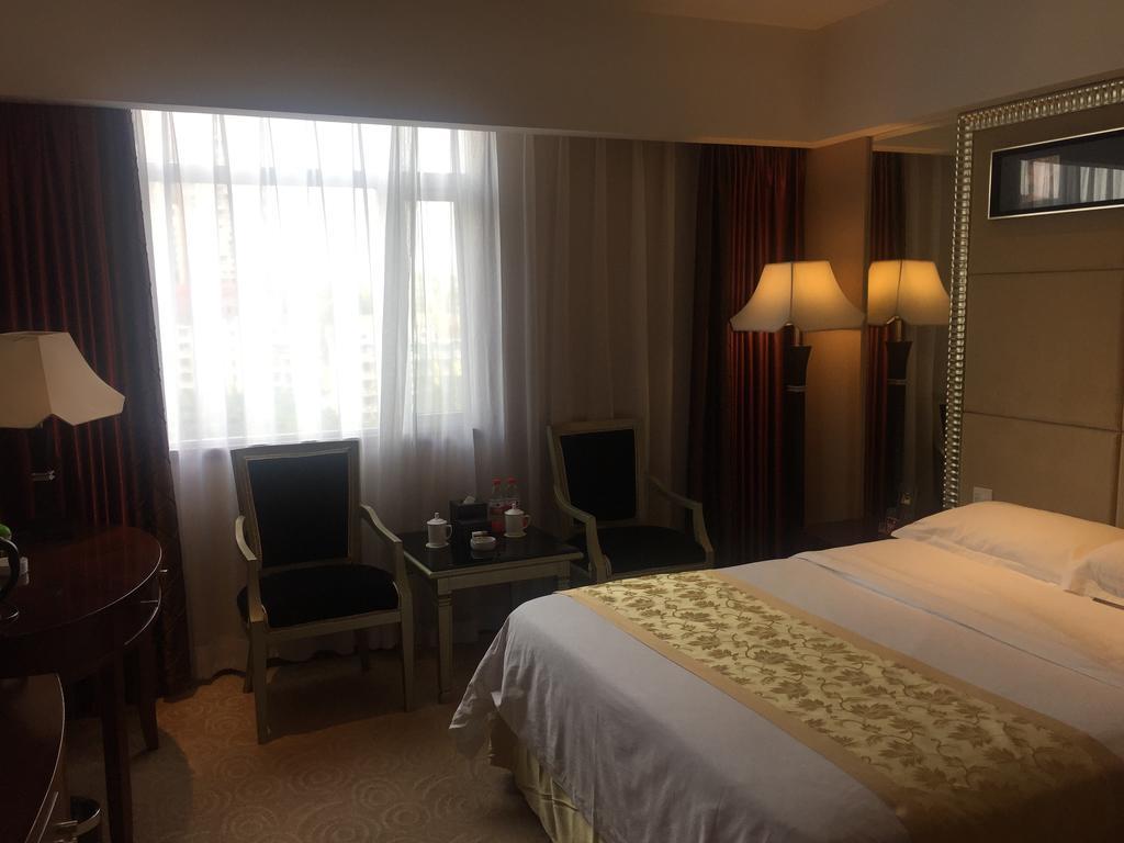 Yunheng Hotel Neijiang Екстериор снимка