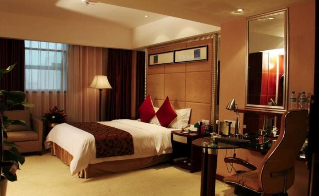 Yunheng Hotel Neijiang Екстериор снимка